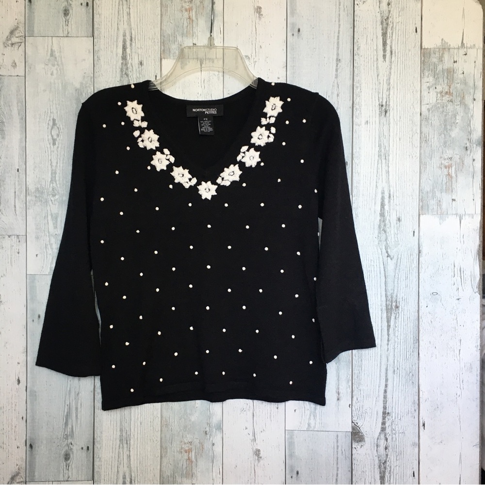 Cute sweater with embroidered details  - PS